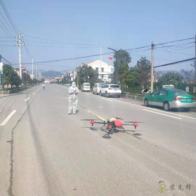 无人机战“疫”:庄稼卫士变身防疫消杀能手