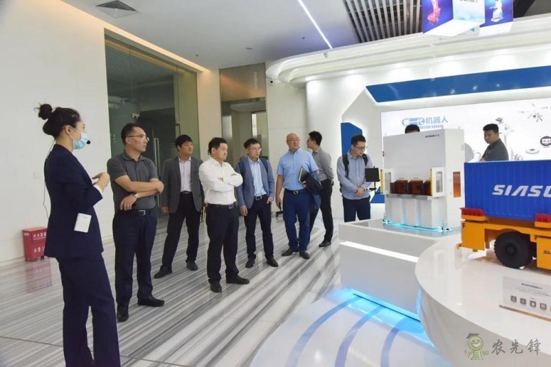 探索智慧植物工厂新模式——新松公司与中国农业科学院都市农业研究所签署战略合作协议