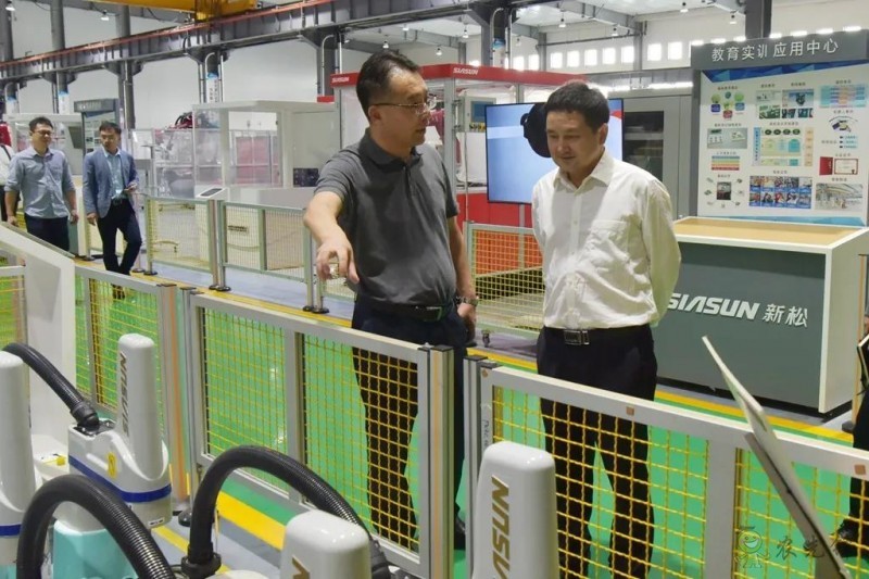 探索智慧植物工厂新模式——新松公司与中国农业科学院都市农业研究所签署战略合作协议
