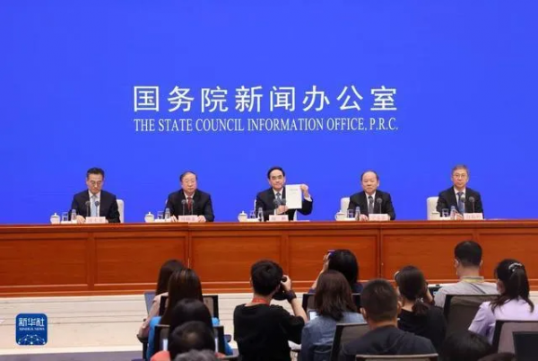 《中国的全面小康》白皮书发布,农业农村部:通过四条途径增加农民收入