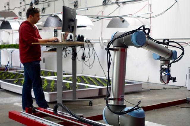 美国研发智慧农场，未来蔬菜将由机器人种植