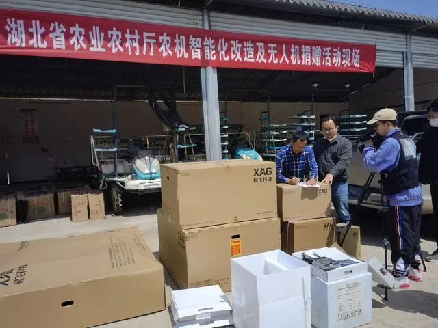 湖北助力5万台农机加装北斗智能终端
