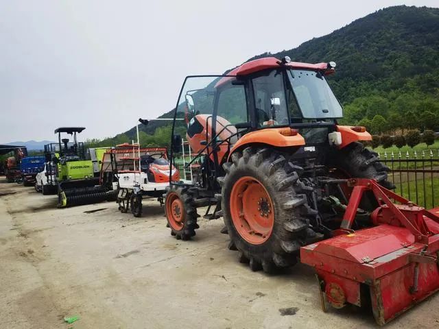 湖北助力5万台农机加装北斗智能终端
