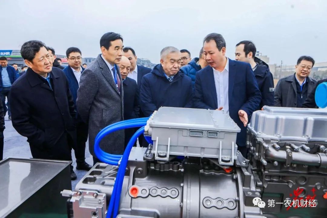 搭载玉柴混合动力电驱无级变速动力总成拖拉机正式发布